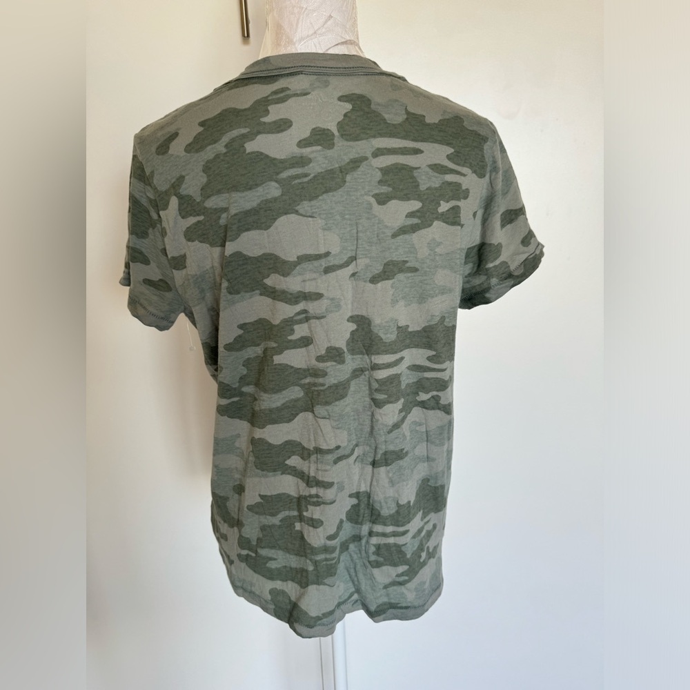 Universal Thread Womens Vneck Tshirt - Picture 4 of 4